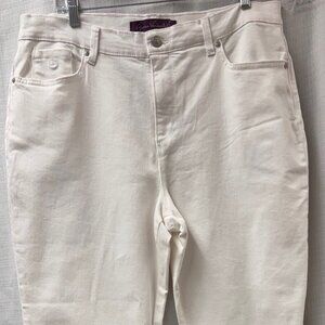 NWOT - Gloria Vanderbilt Amanda Jeans- 16